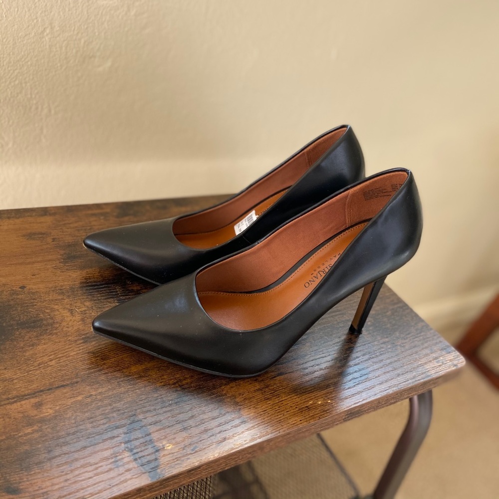 Black Pumps
